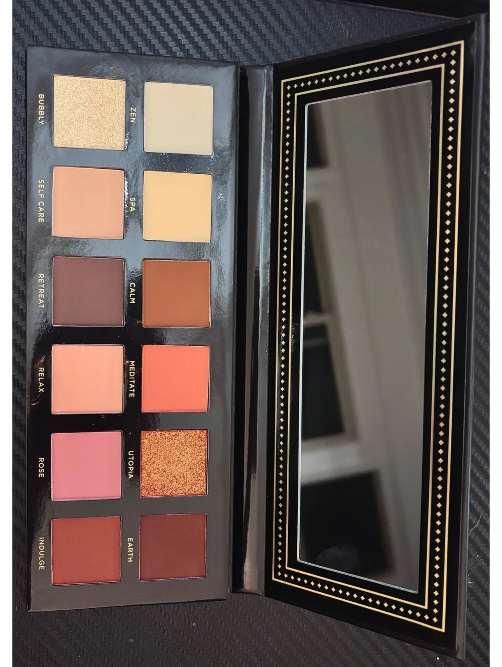 Ace Beauté Serenity eyeshadow palette